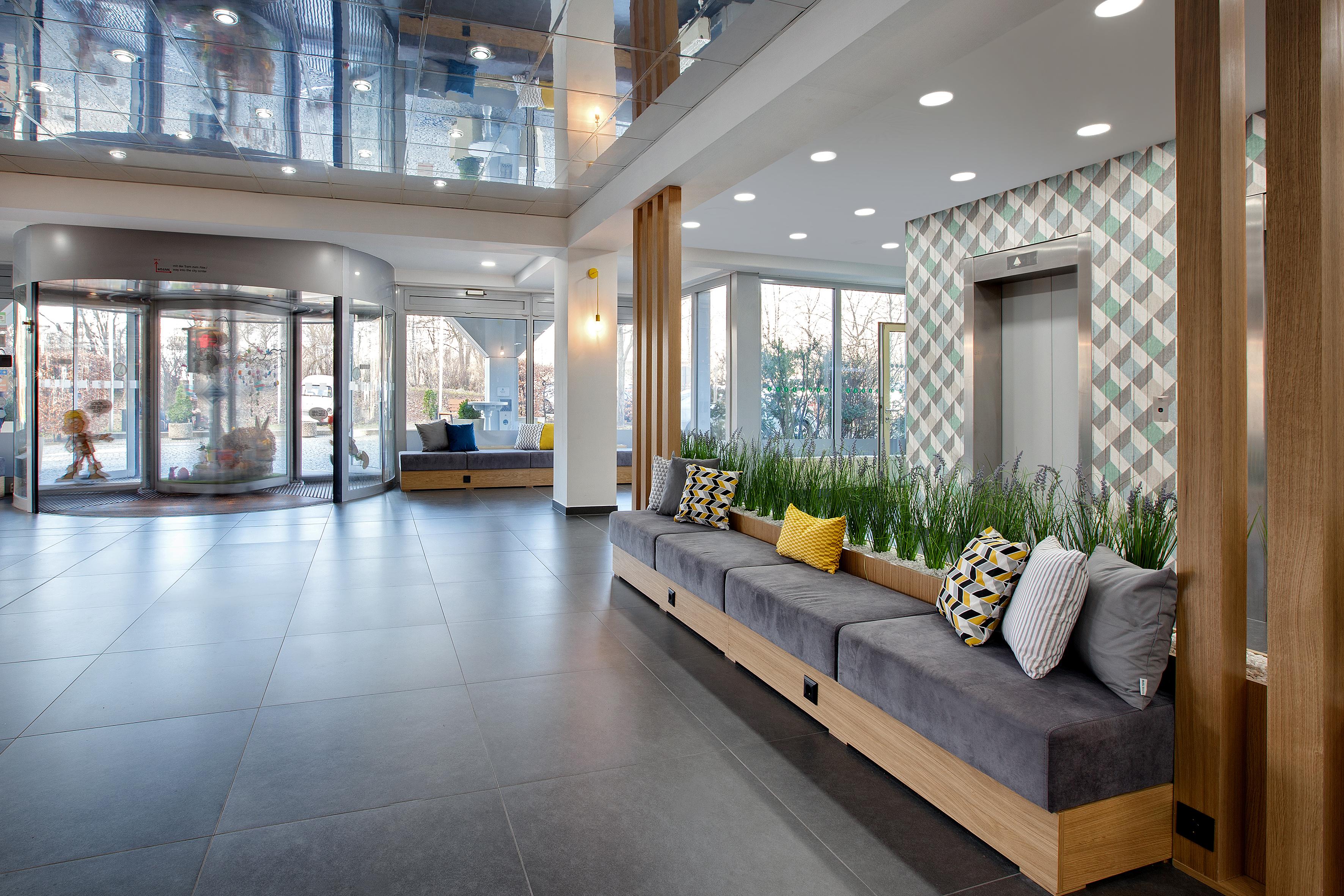 Hotel East